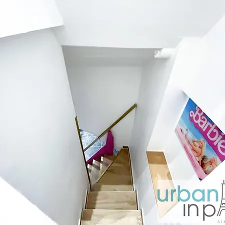 Urban Flat 193 - Barbie In * Paříž